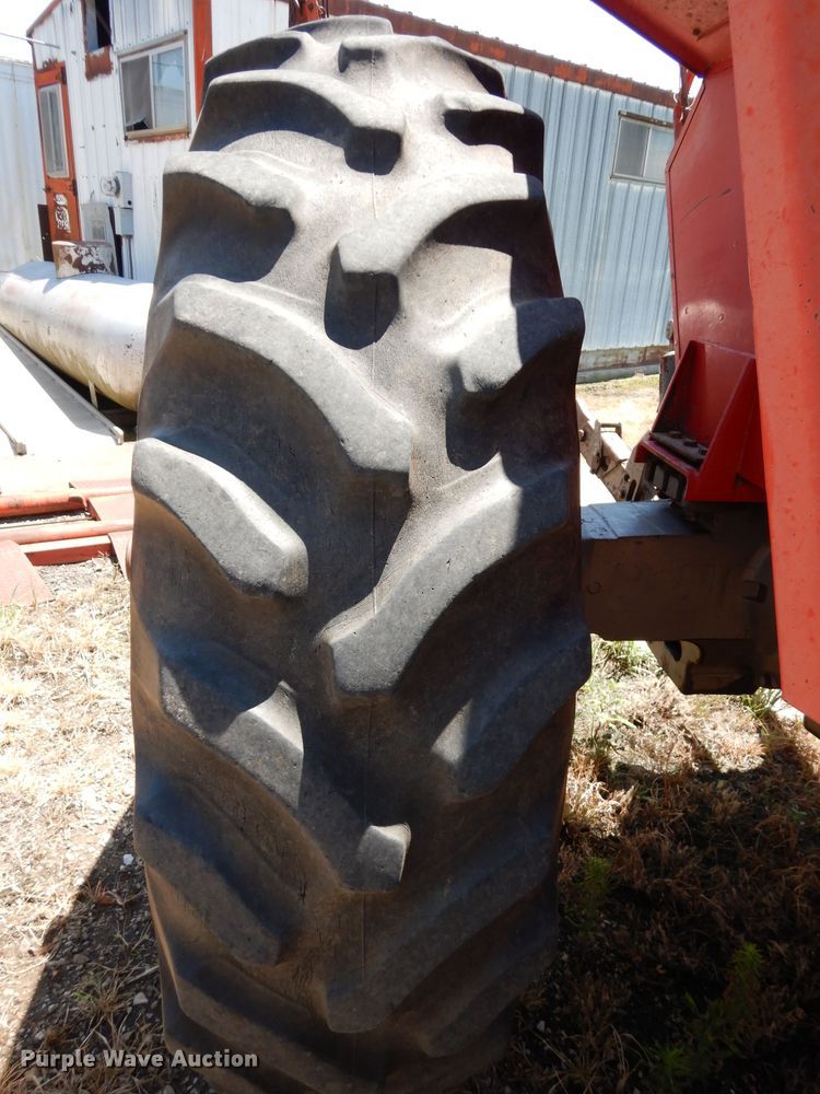 image for item DF4207 1980 Massey-Ferguson 2705  tractor