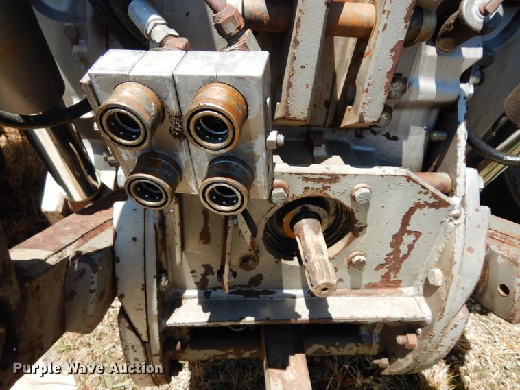 image for item DF4207 1980 Massey-Ferguson 2705  tractor