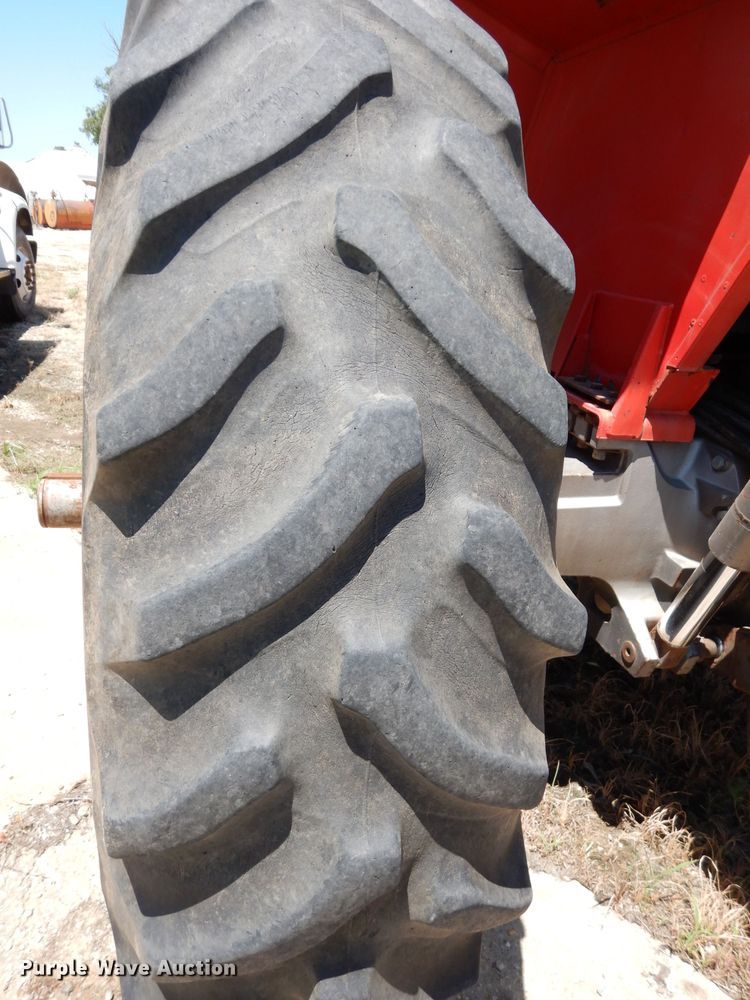 image for item DF4207 1980 Massey-Ferguson 2705  tractor