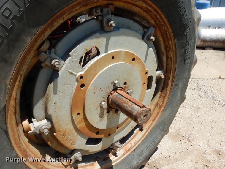 image for item DF4207 1980 Massey-Ferguson 2705  tractor