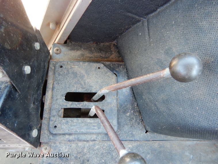 image for item DF4207 1980 Massey-Ferguson 2705  tractor