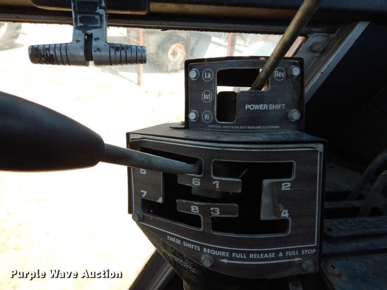 image for item DF4207 1980 Massey-Ferguson 2705  tractor