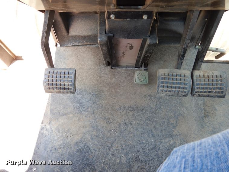 image for item DF4207 1980 Massey-Ferguson 2705  tractor