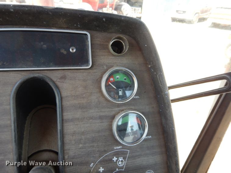 image for item DF4207 1980 Massey-Ferguson 2705  tractor