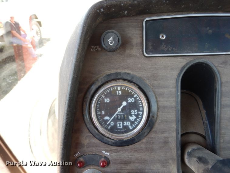 image for item DF4207 1980 Massey-Ferguson 2705  tractor