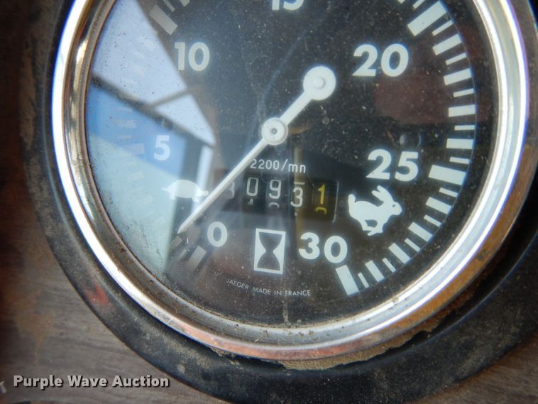 image for item DF4207 1980 Massey-Ferguson 2705  tractor