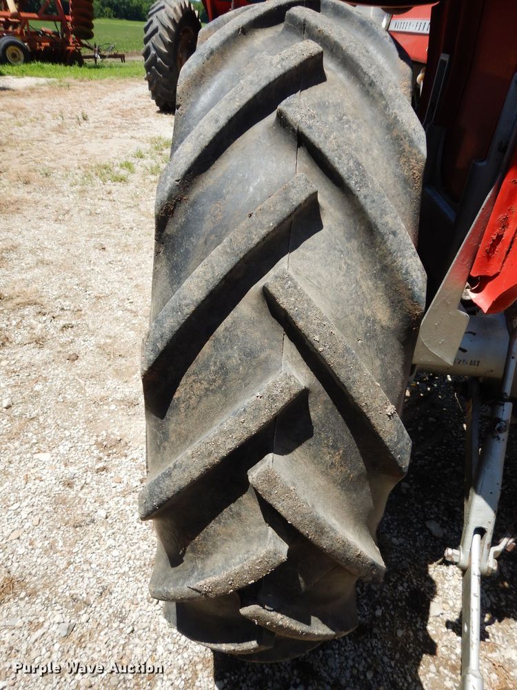 image for item DF4208 Massey-Ferguson 165  tractor