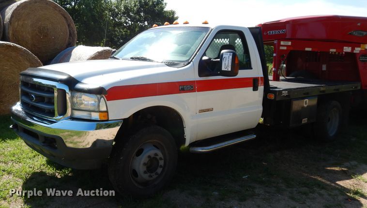 image for item DF4247 2004 Ford F550 Super Duty XLT  flatbed truck