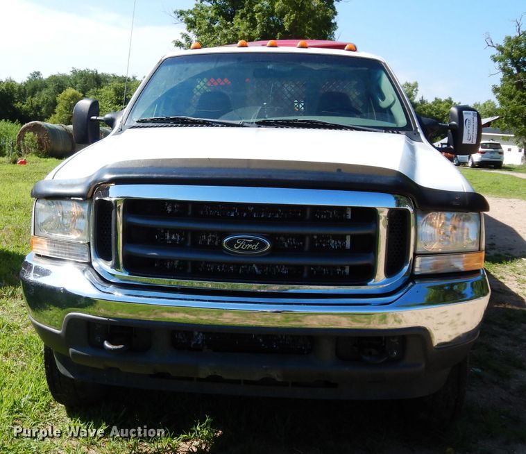 image for item DF4247 2004 Ford F550 Super Duty XLT  flatbed truck