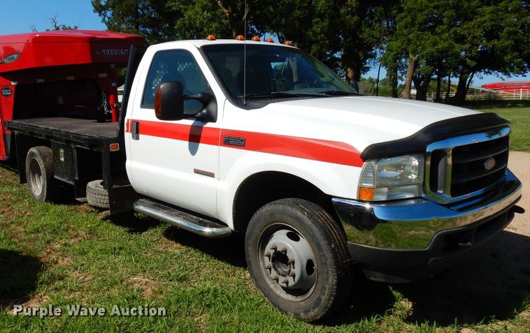 image for item DF4247 2004 Ford F550 Super Duty XLT  flatbed truck