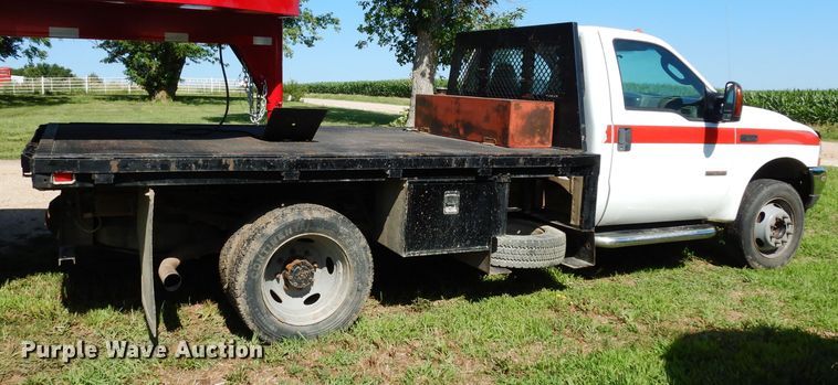 image for item DF4247 2004 Ford F550 Super Duty XLT  flatbed truck