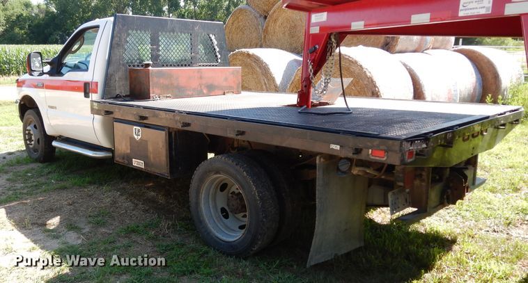 image for item DF4247 2004 Ford F550 Super Duty XLT  flatbed truck