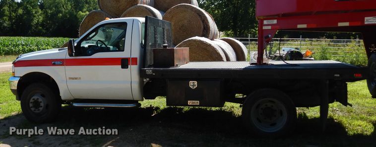 image for item DF4247 2004 Ford F550 Super Duty XLT  flatbed truck