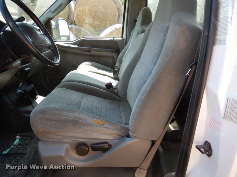 image for item DF4247 2004 Ford F550 Super Duty XLT  flatbed truck