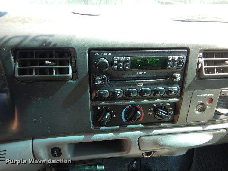 image for item DF4247 2004 Ford F550 Super Duty XLT  flatbed truck