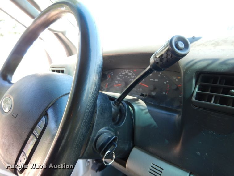 image for item DF4247 2004 Ford F550 Super Duty XLT  flatbed truck