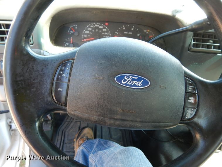 image for item DF4247 2004 Ford F550 Super Duty XLT  flatbed truck