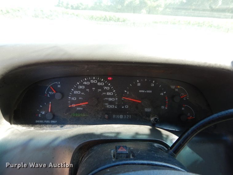 image for item DF4247 2004 Ford F550 Super Duty XLT  flatbed truck