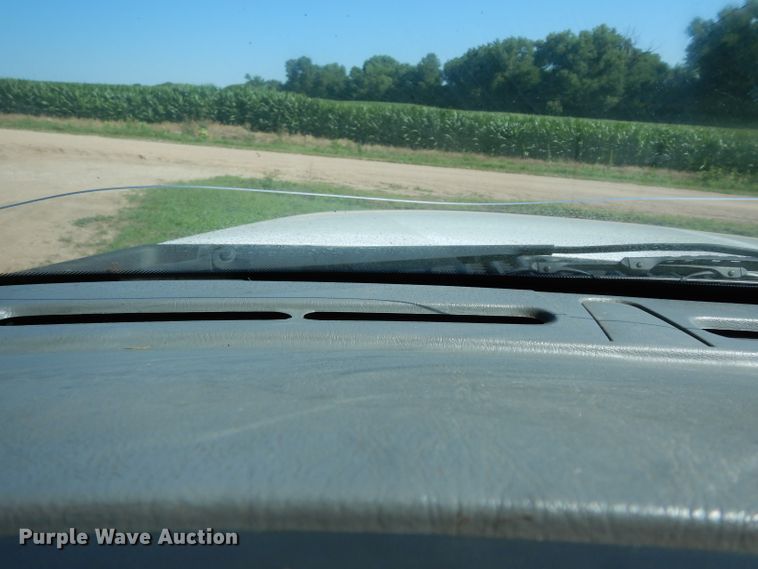 image for item DF4247 2004 Ford F550 Super Duty XLT  flatbed truck