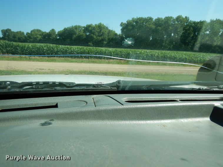 image for item DF4247 2004 Ford F550 Super Duty XLT  flatbed truck