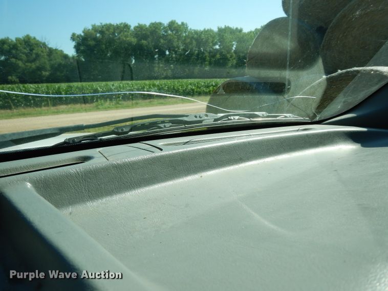 image for item DF4247 2004 Ford F550 Super Duty XLT  flatbed truck