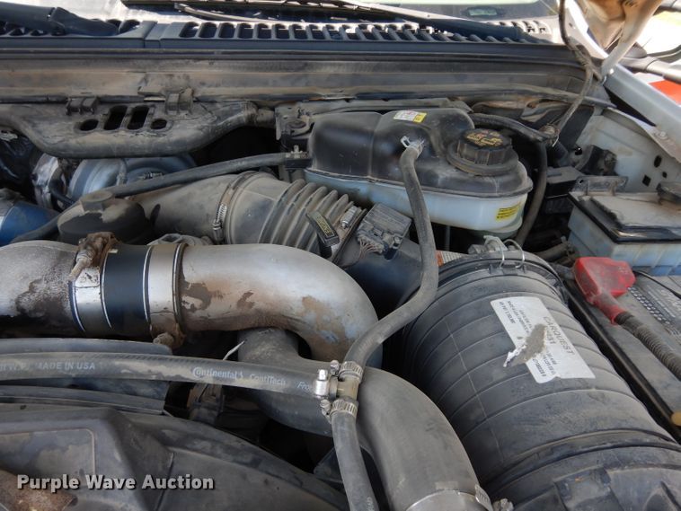 image for item DF4247 2004 Ford F550 Super Duty XLT  flatbed truck