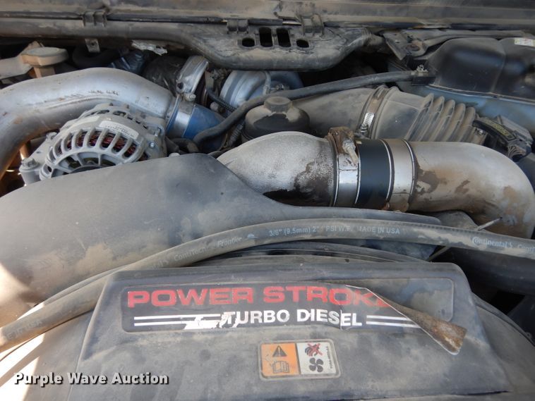 image for item DF4247 2004 Ford F550 Super Duty XLT  flatbed truck