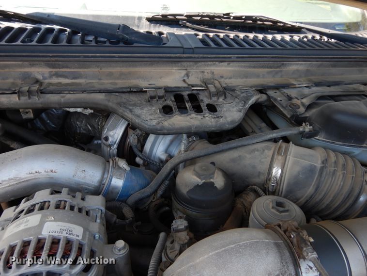 image for item DF4247 2004 Ford F550 Super Duty XLT  flatbed truck