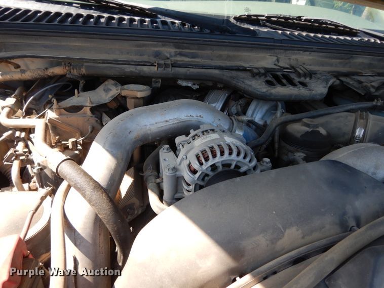 image for item DF4247 2004 Ford F550 Super Duty XLT  flatbed truck