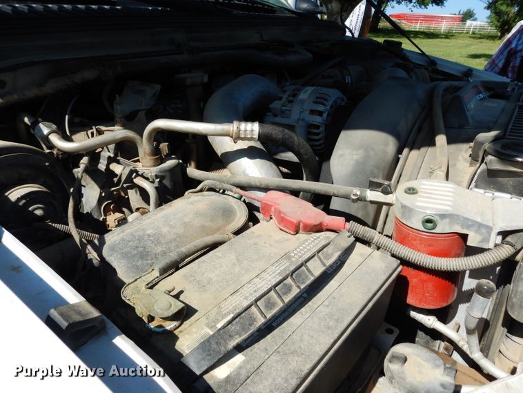 image for item DF4247 2004 Ford F550 Super Duty XLT  flatbed truck