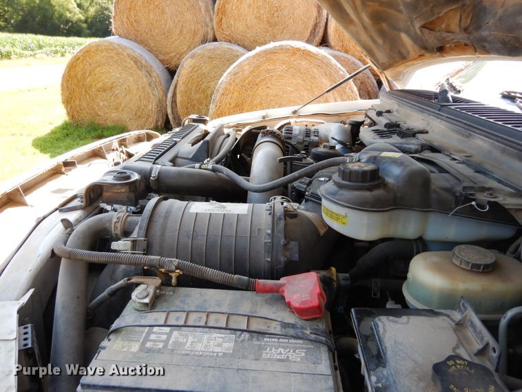 image for item DF4247 2004 Ford F550 Super Duty XLT  flatbed truck