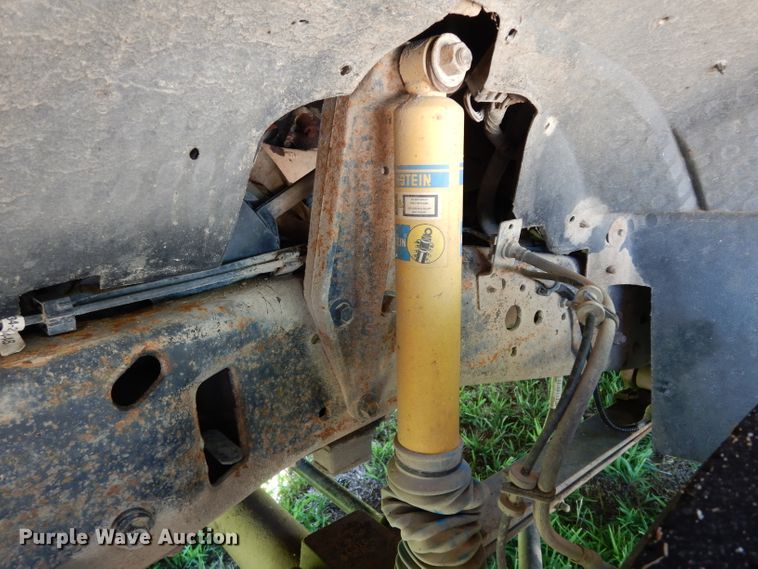 image for item DF4247 2004 Ford F550 Super Duty XLT  flatbed truck