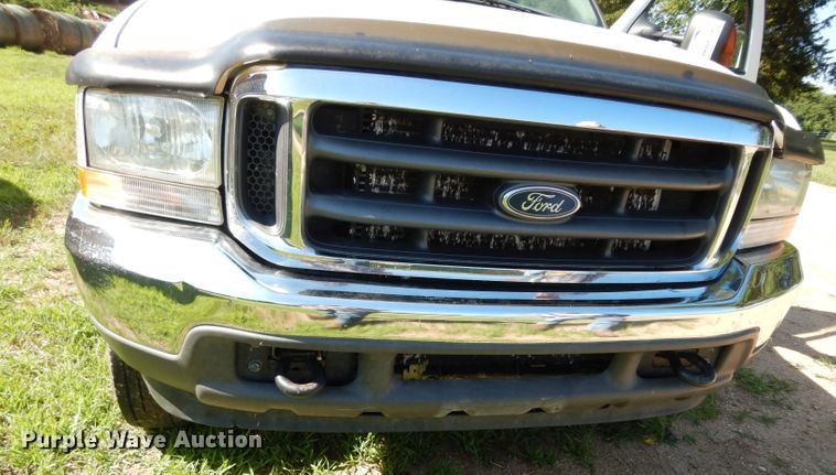 image for item DF4247 2004 Ford F550 Super Duty XLT  flatbed truck