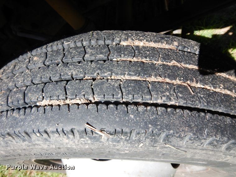 image for item DF4247 2004 Ford F550 Super Duty XLT  flatbed truck