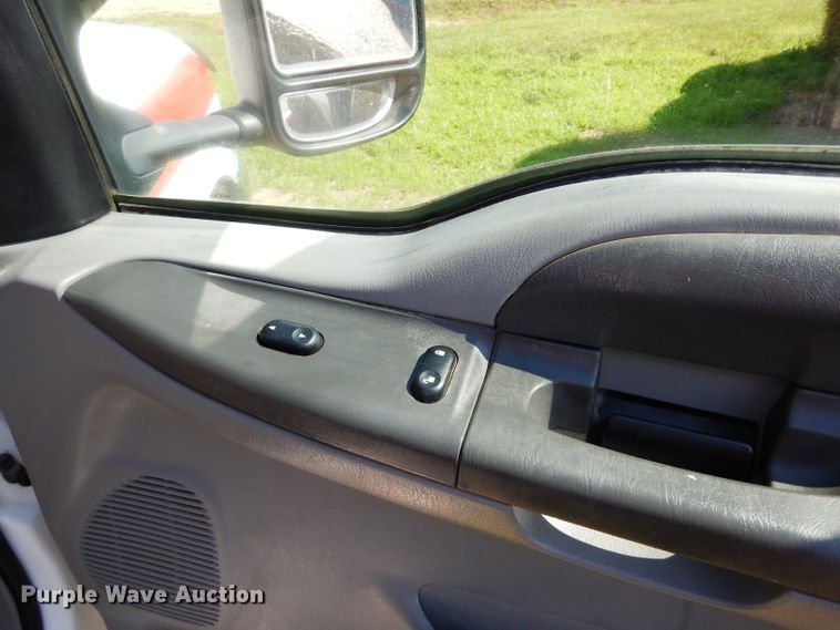 image for item DF4247 2004 Ford F550 Super Duty XLT  flatbed truck