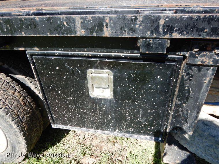 image for item DF4247 2004 Ford F550 Super Duty XLT  flatbed truck