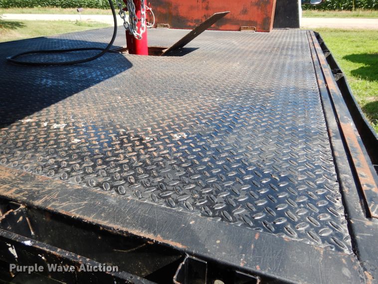 image for item DF4247 2004 Ford F550 Super Duty XLT  flatbed truck