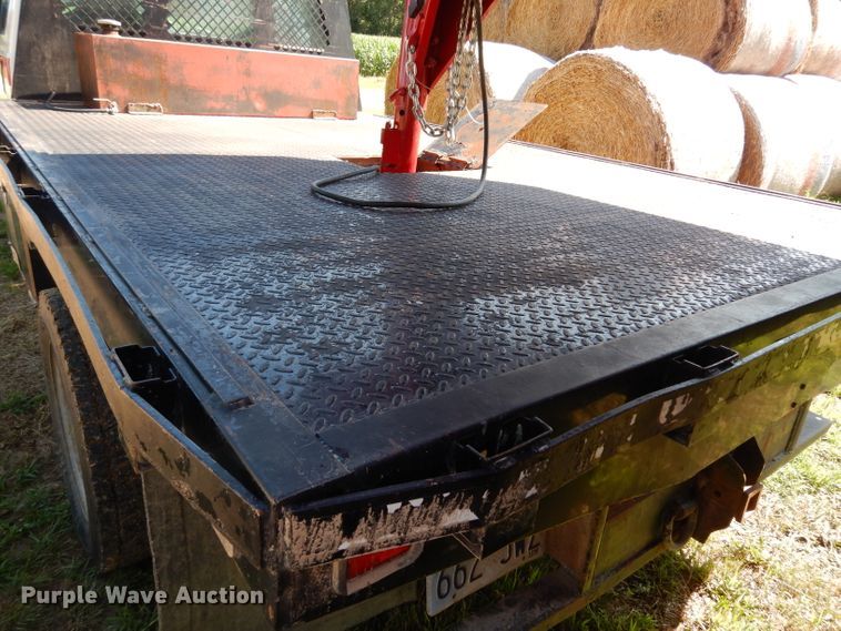 image for item DF4247 2004 Ford F550 Super Duty XLT  flatbed truck