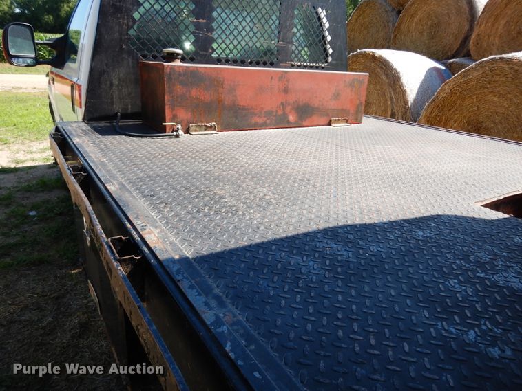 image for item DF4247 2004 Ford F550 Super Duty XLT  flatbed truck