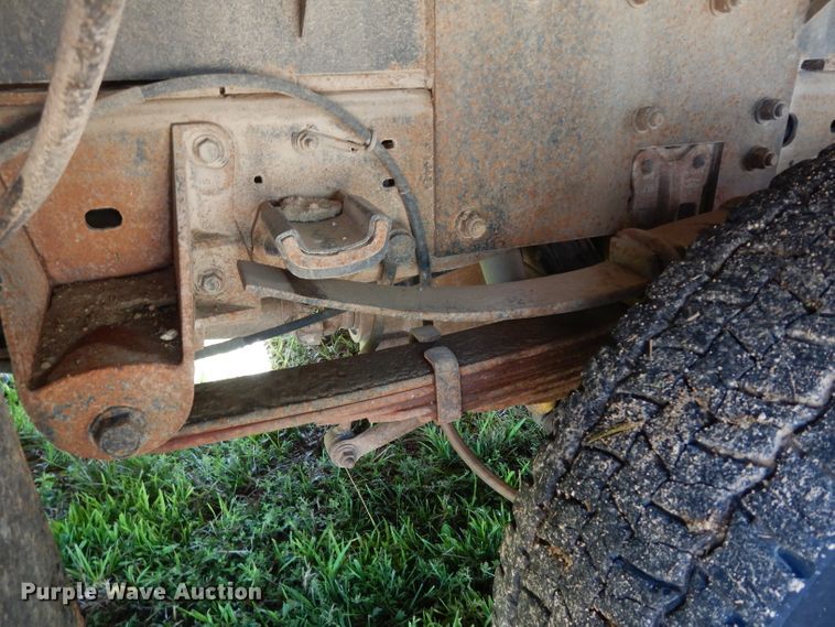 image for item DF4247 2004 Ford F550 Super Duty XLT  flatbed truck