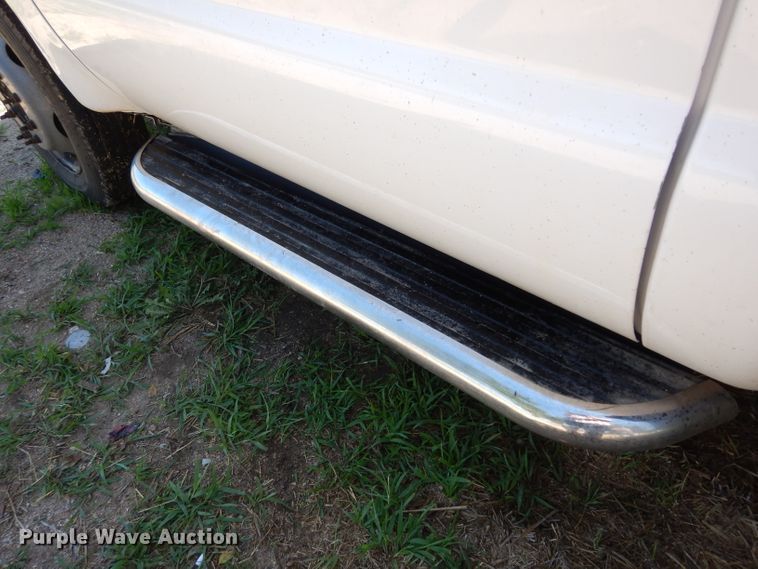 image for item DF4247 2004 Ford F550 Super Duty XLT  flatbed truck