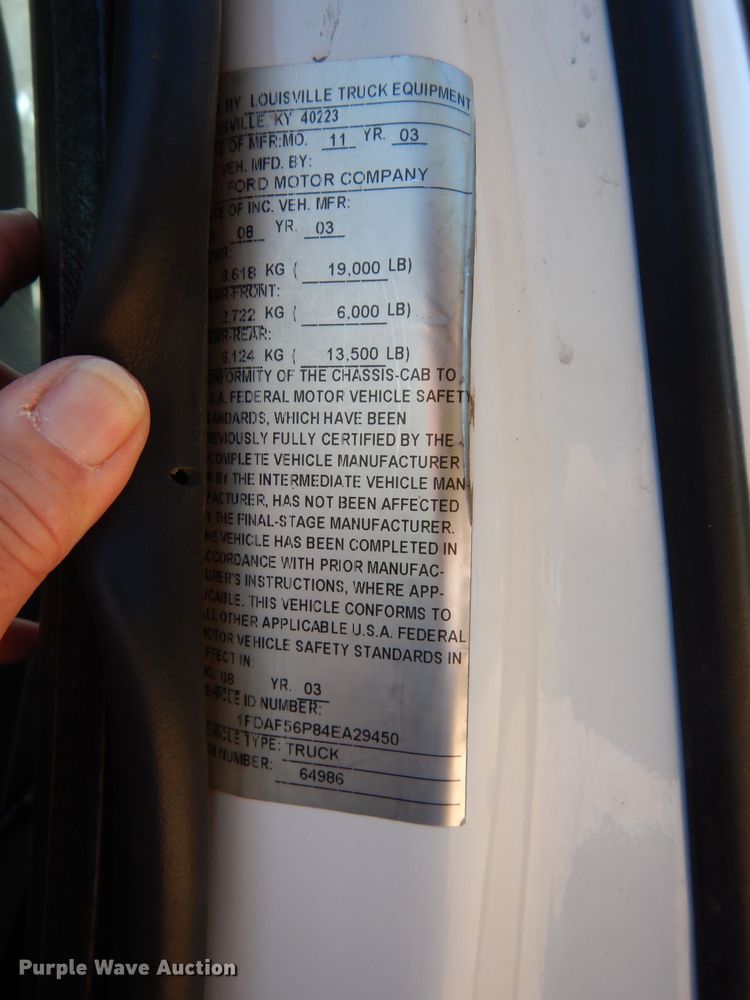 image for item DF4247 2004 Ford F550 Super Duty XLT  flatbed truck