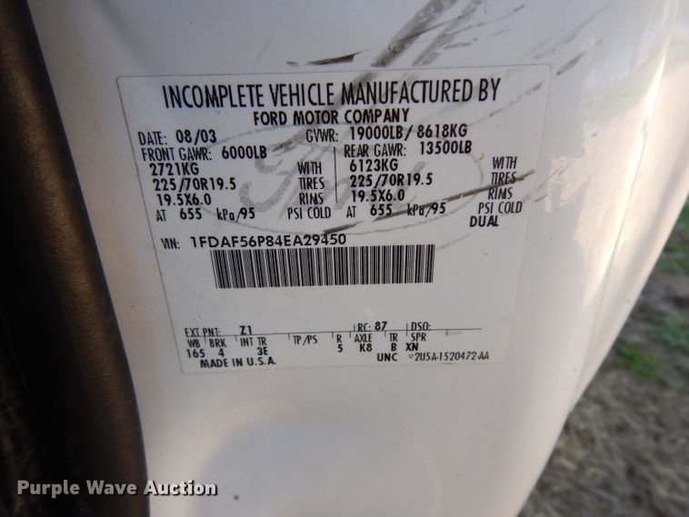 image for item DF4247 2004 Ford F550 Super Duty XLT  flatbed truck