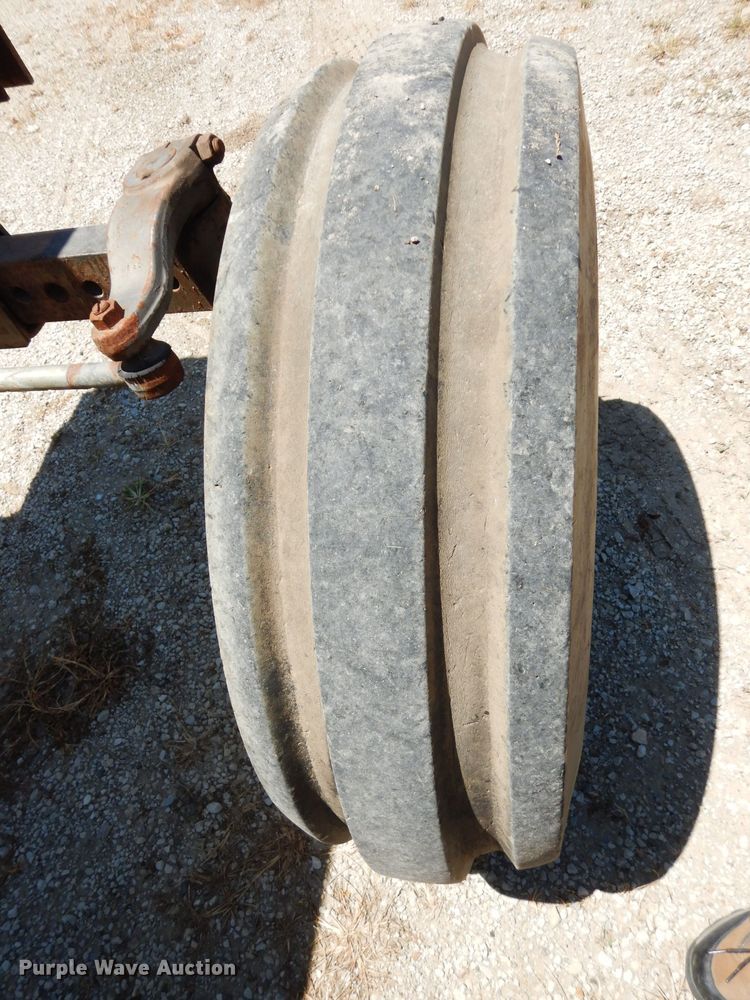 image for item DF4249 1976 Massey-Ferguson 1105  tractor