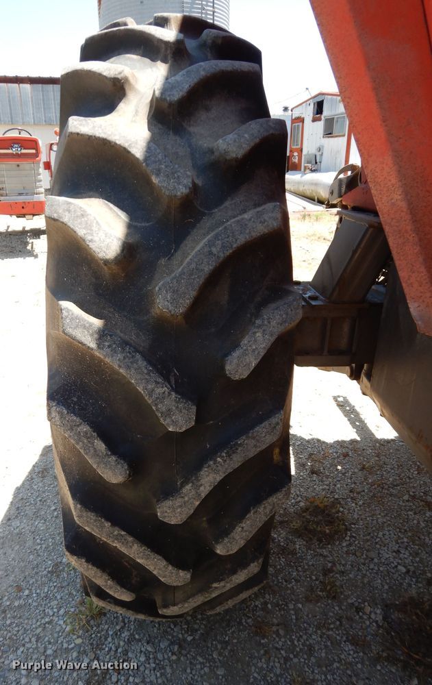 image for item DF4249 1976 Massey-Ferguson 1105  tractor