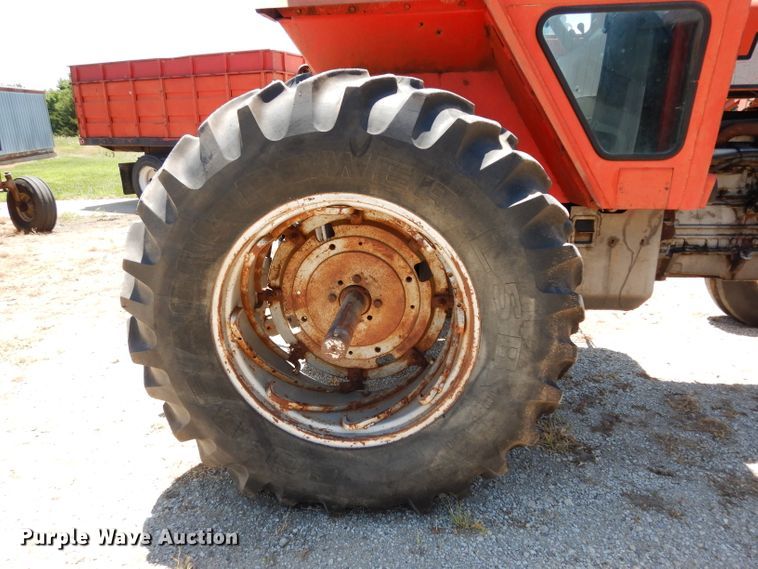 image for item DF4249 1976 Massey-Ferguson 1105  tractor