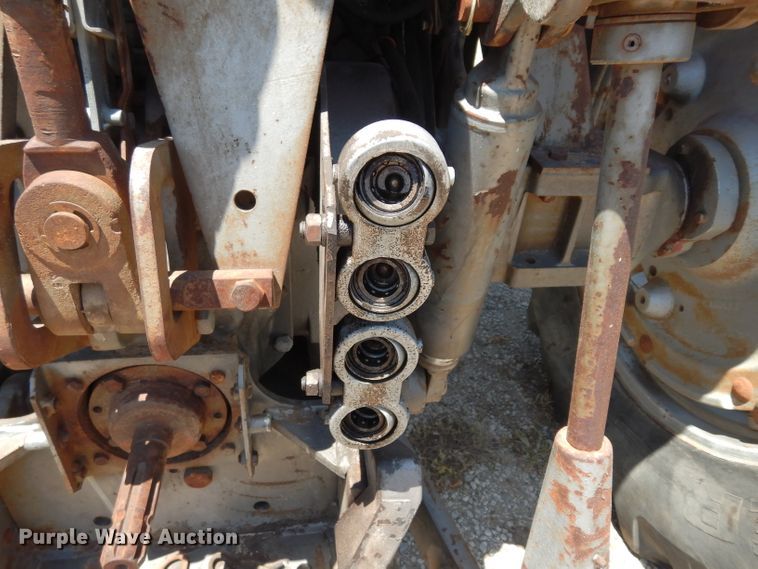 image for item DF4249 1976 Massey-Ferguson 1105  tractor