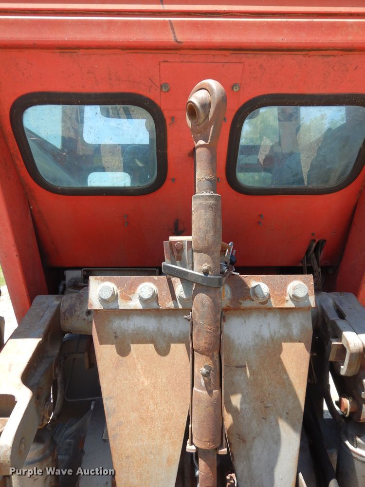 image for item DF4249 1976 Massey-Ferguson 1105  tractor