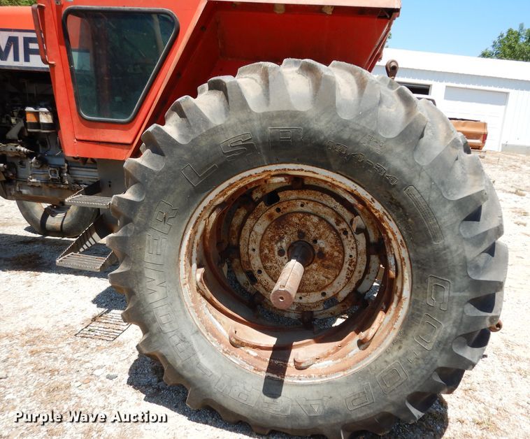 image for item DF4249 1976 Massey-Ferguson 1105  tractor