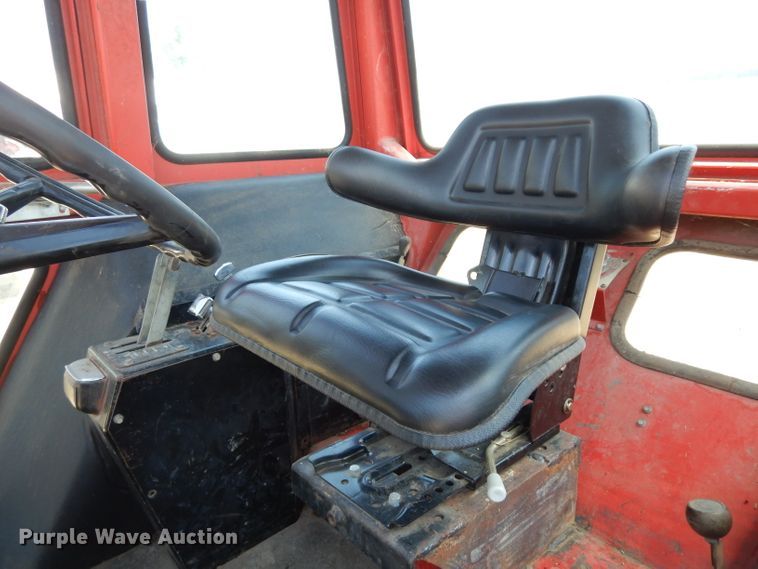 image for item DF4249 1976 Massey-Ferguson 1105  tractor